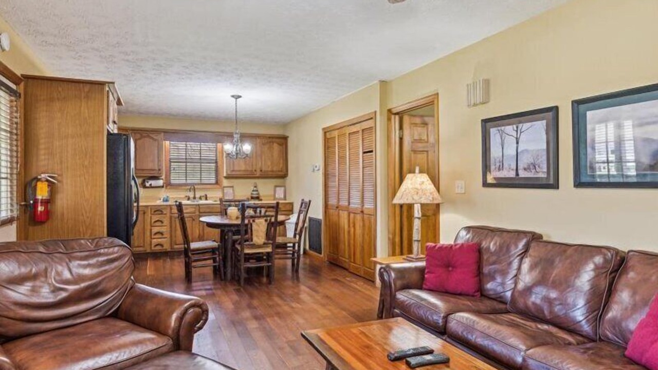 Photo of Livingroom in Pittman Center