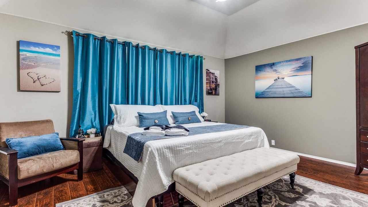 Photo of Bedroom in Garland