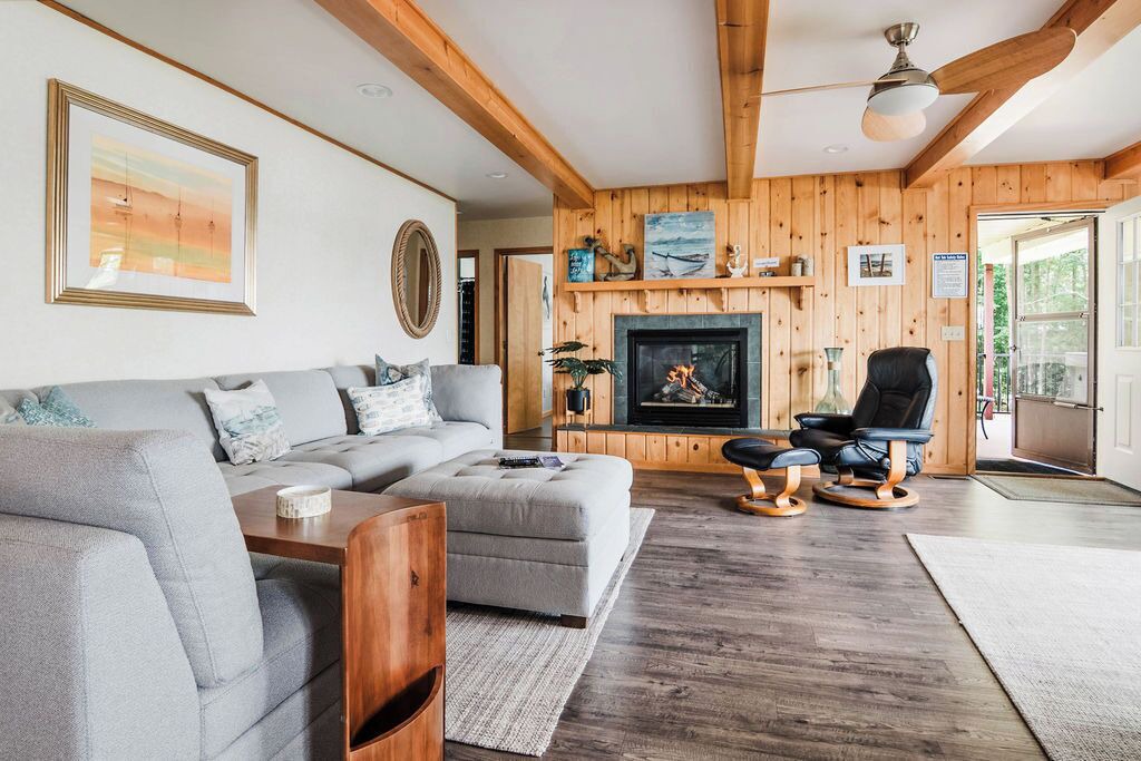 Photo of Livingroom in East Jordan