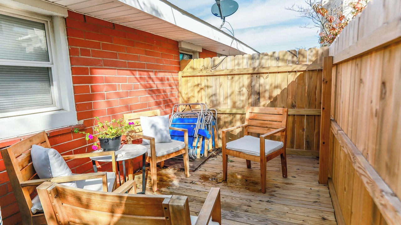 Photo of Patio Balcony in Willoughby Spit