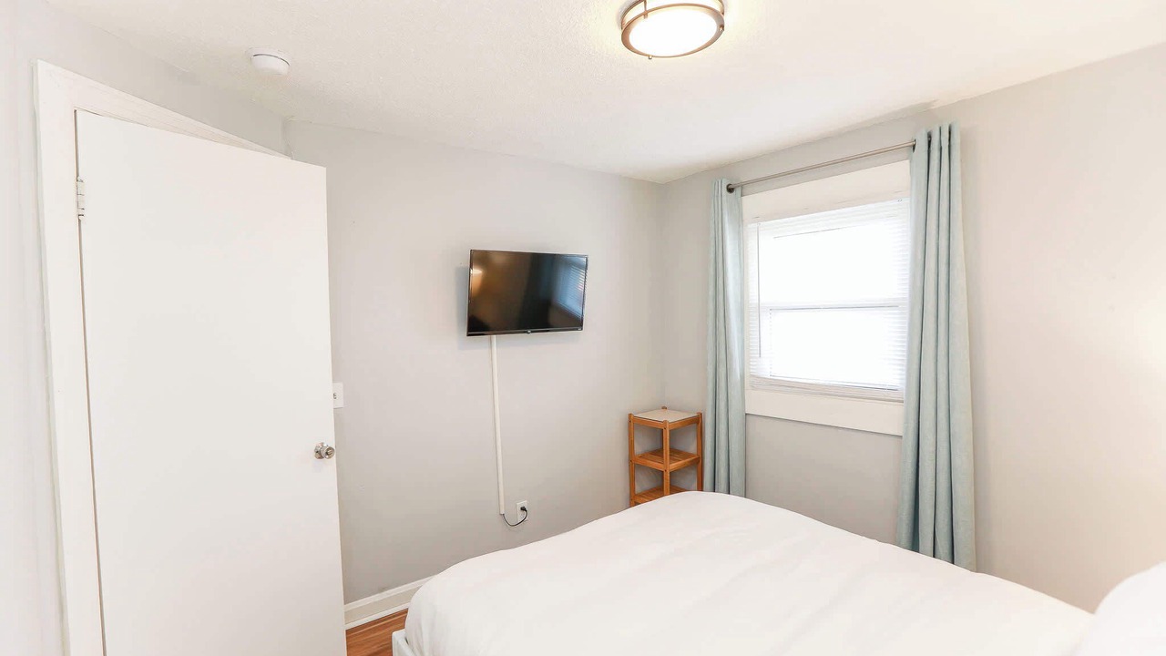 Photo of Bedroom in Willoughby Spit