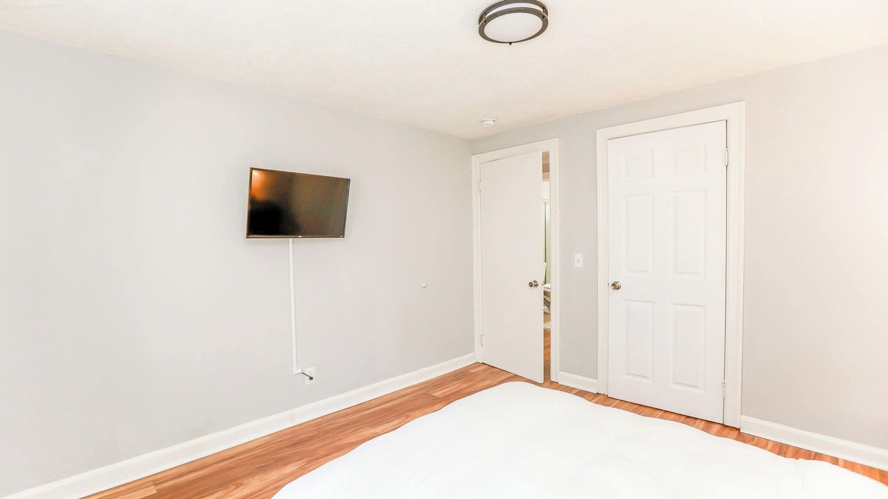 Photo of Bedroom in Willoughby Spit