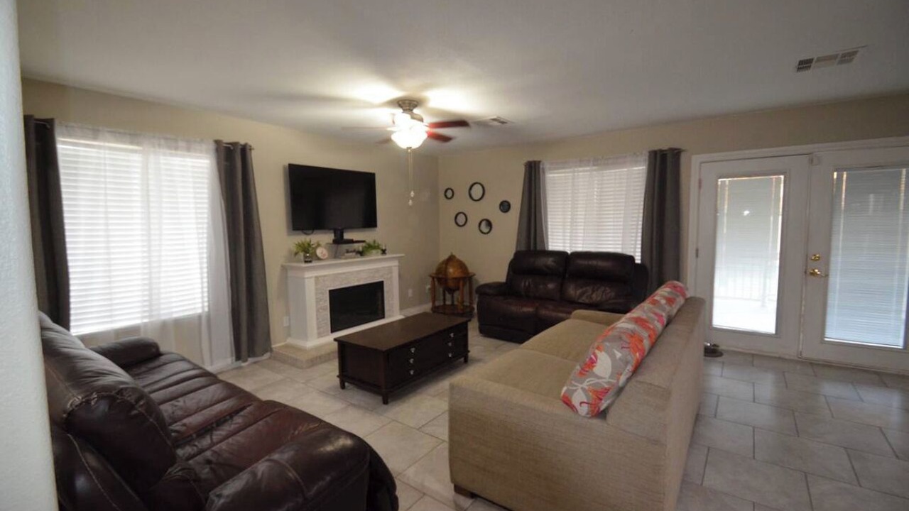 Photo of Livingroom in Silverado Ranch
