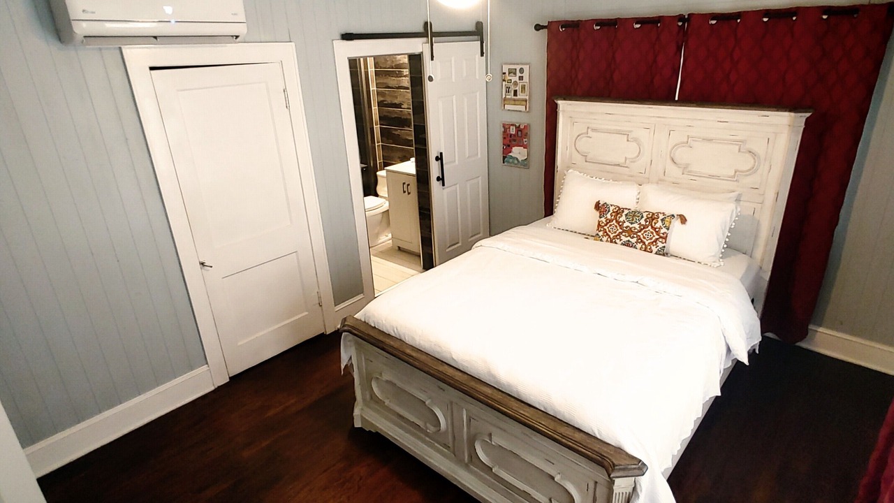 Photo of Bedroom in Highland Historic District