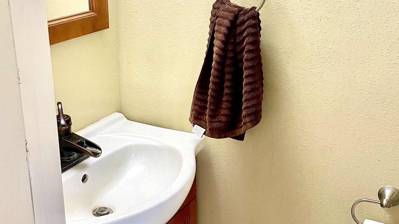 Photo of Bathroom in Canterberry Crossing