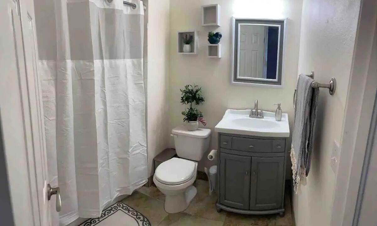 Photo of Bathroom in Canterberry Crossing