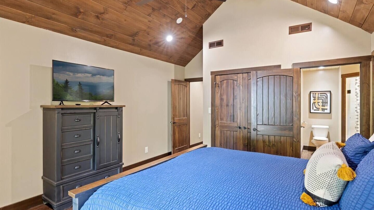 Photo of Bedroom in Wears Valley