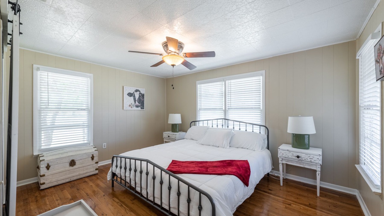 Photo of Bedroom in Clay