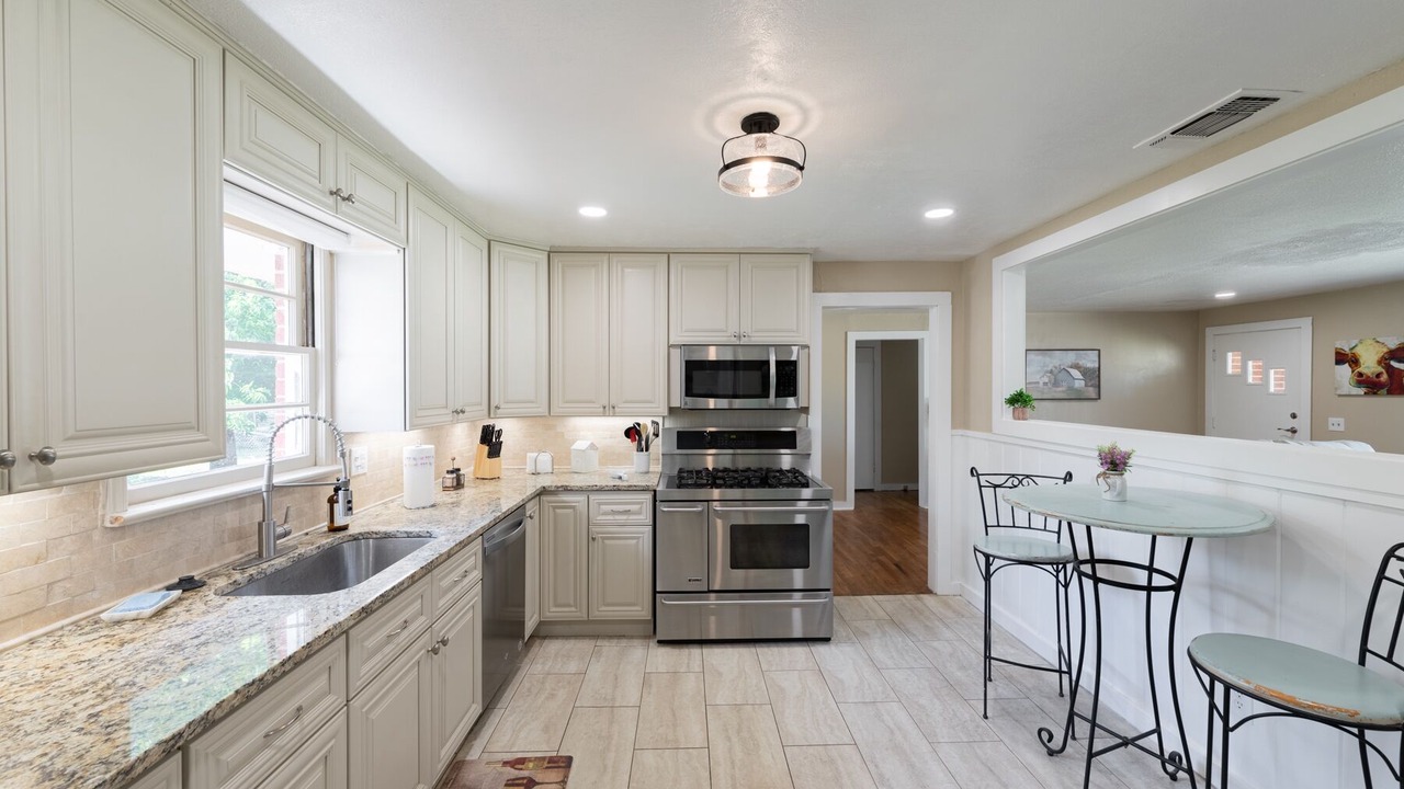 Photo of Kitchen in Clay