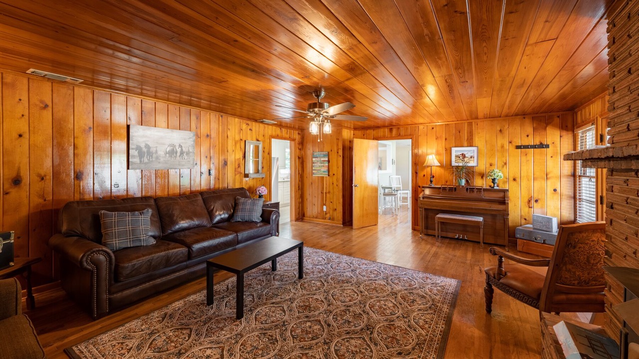 Photo of Livingroom in Clay