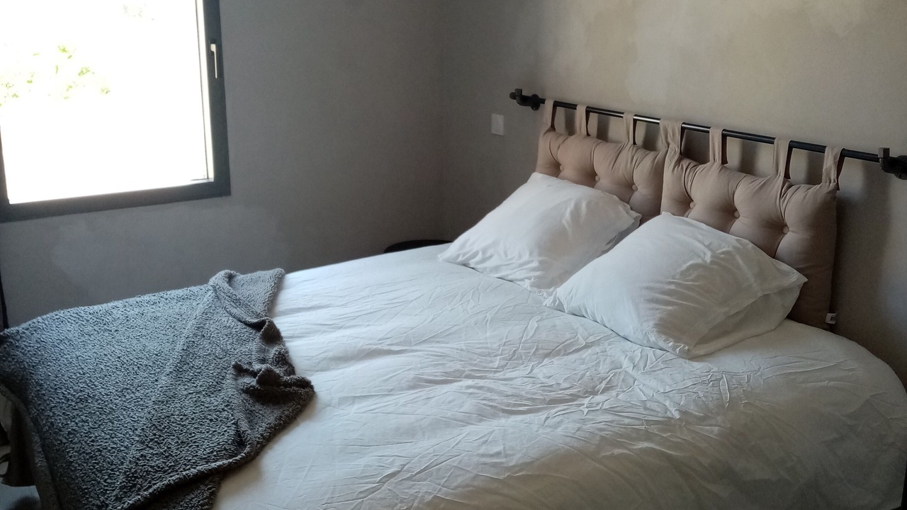 Photo of Bedroom in Montaren-et-Saint-Mediers