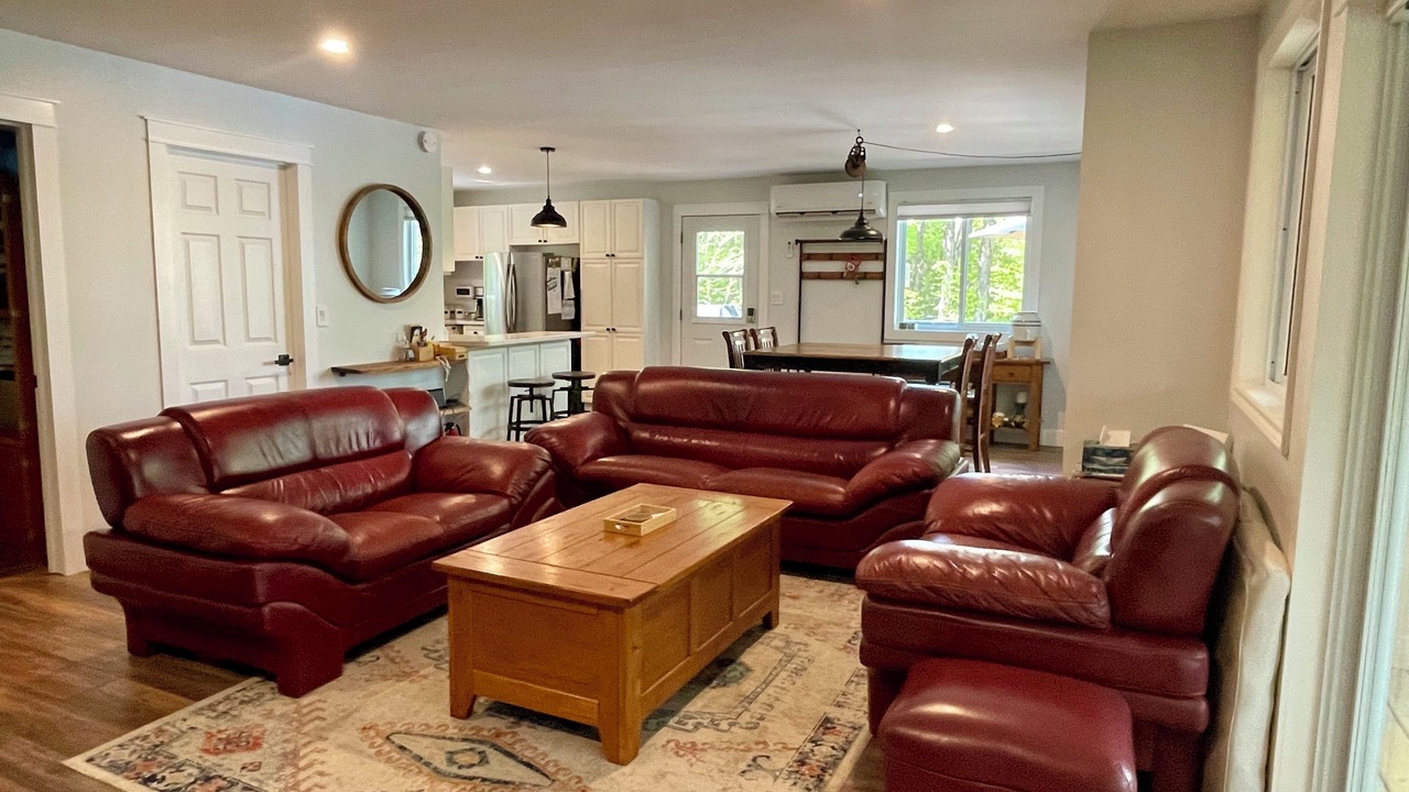 Photo of Livingroom in North Frontenac