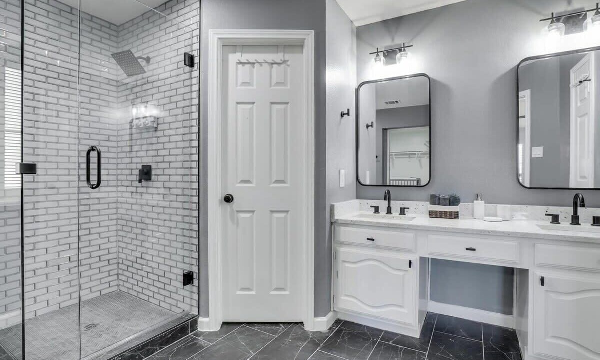 Photo of Bathroom in Allen