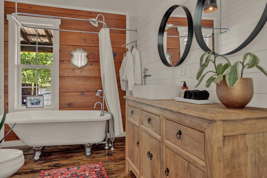 Photo of Bathroom in Stonewall