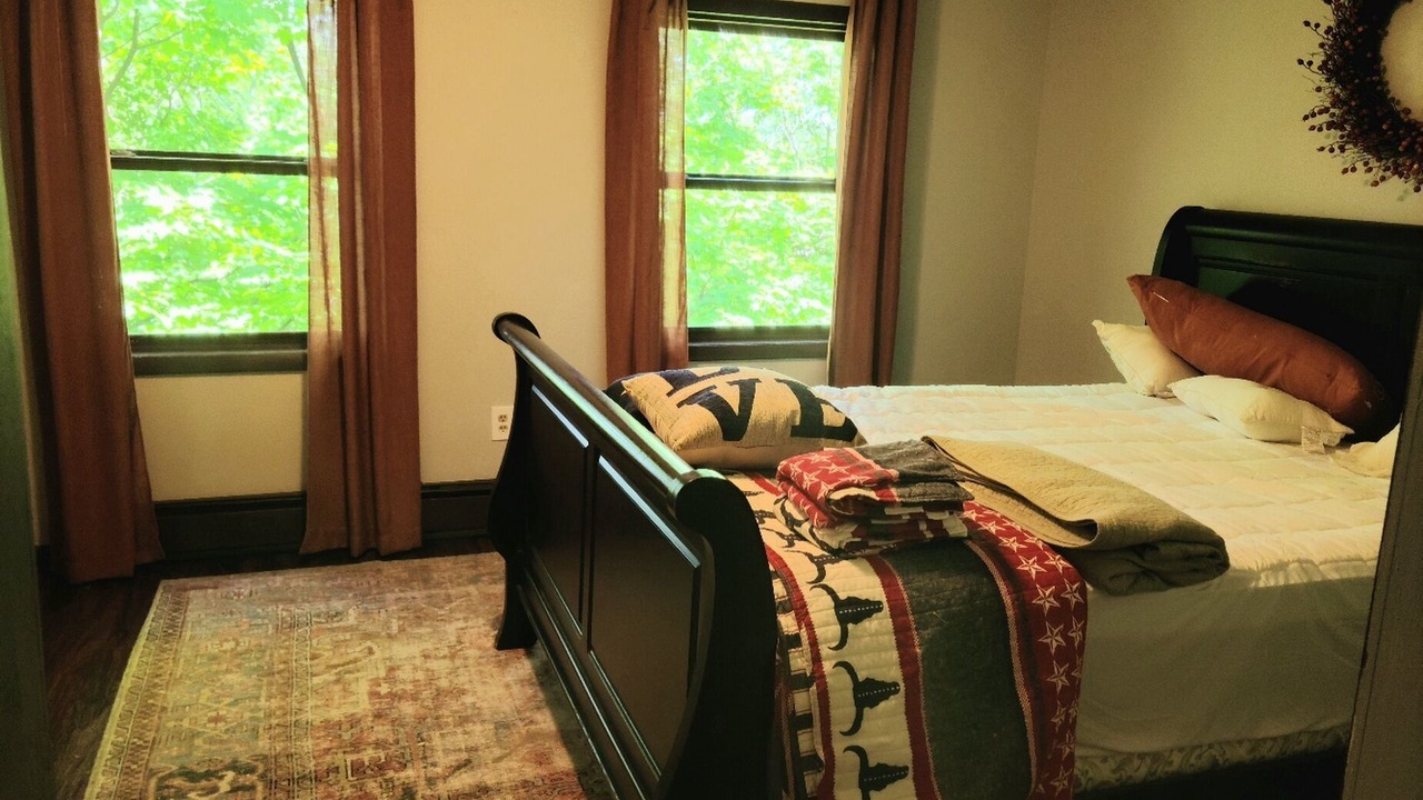 Photo of Bedroom in Castleton-on-Hudson