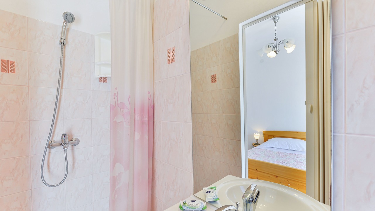 Photo of Bathroom in Tkon