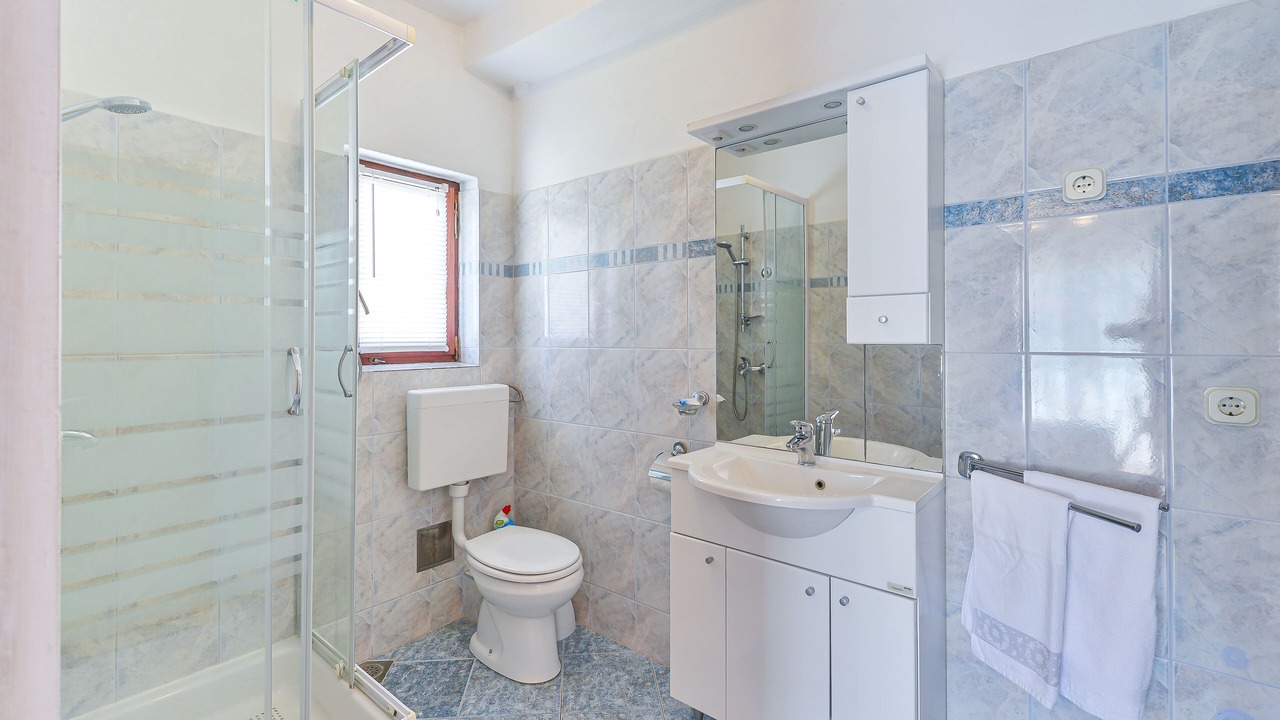 Photo of Bathroom in Tkon