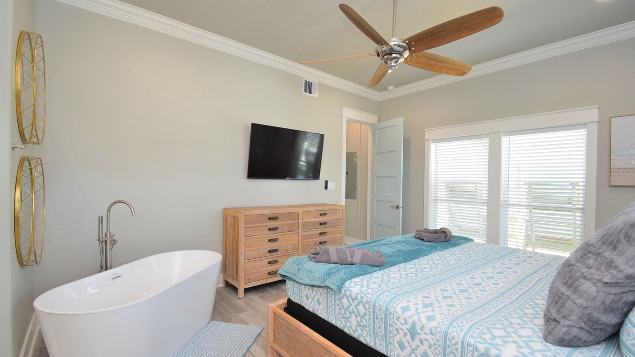 Photo of Bedroom in Crystal Beach