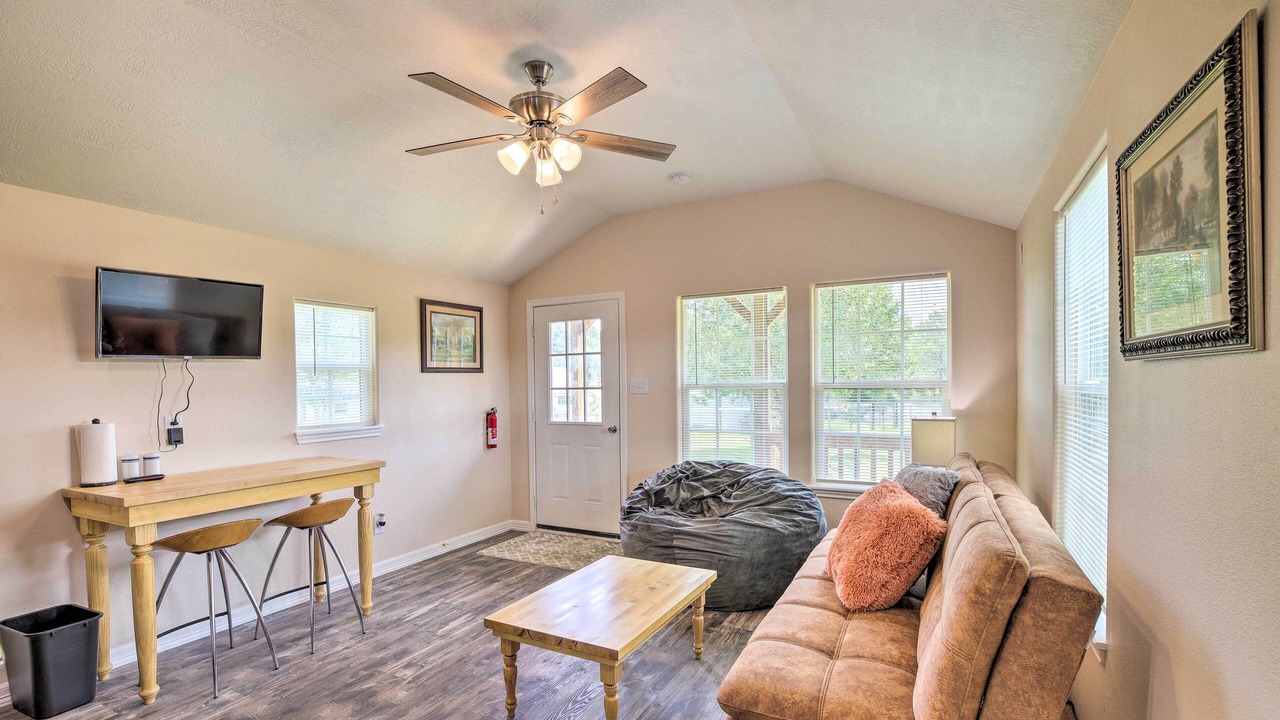 Photo of Livingroom in Woodville