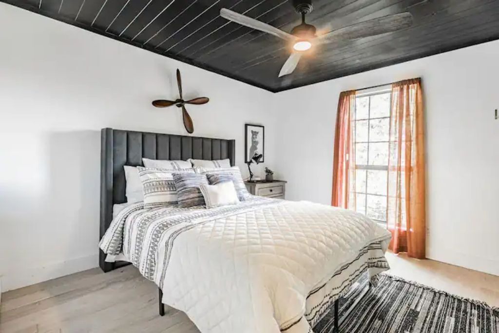 Photo of Bedroom in Lost Bridge Village