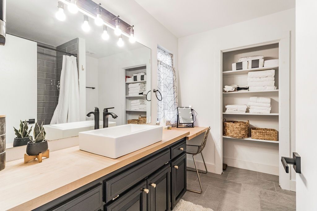Photo of Bathroom in Lost Bridge Village