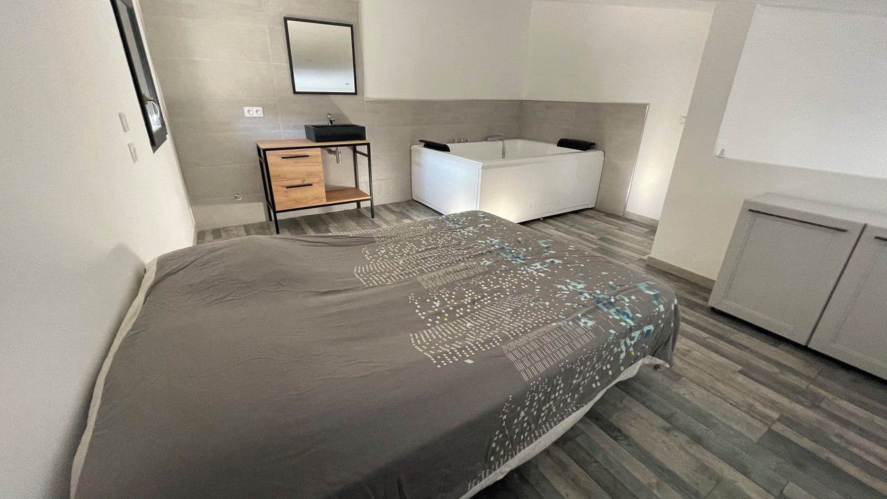 Photo of Bedroom in Camaret-sur-Aigues