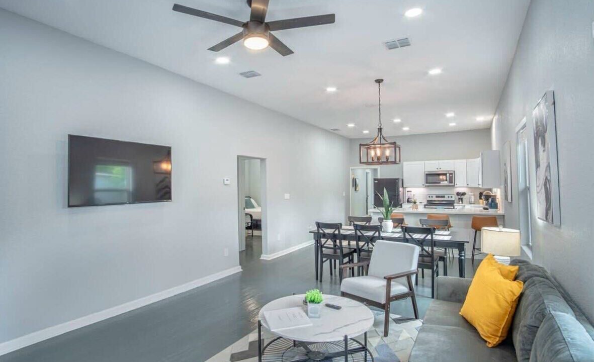 Photo of Livingroom in Near East Side