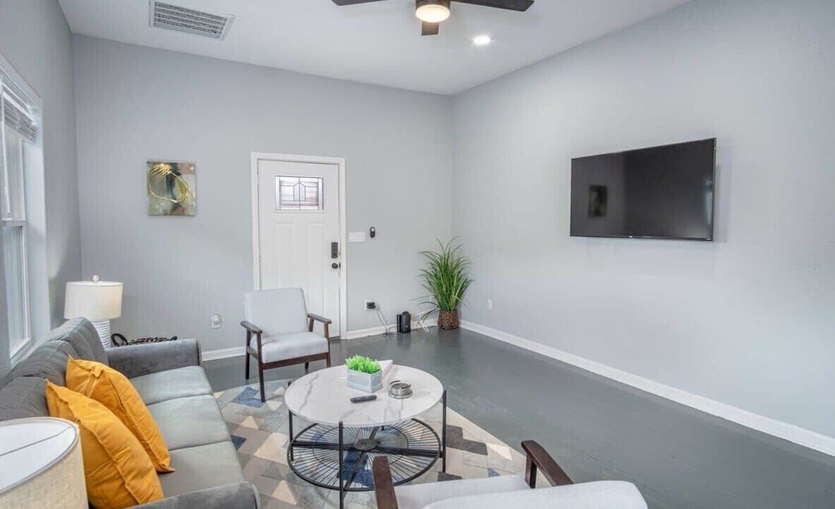 Photo of Livingroom in Near East Side