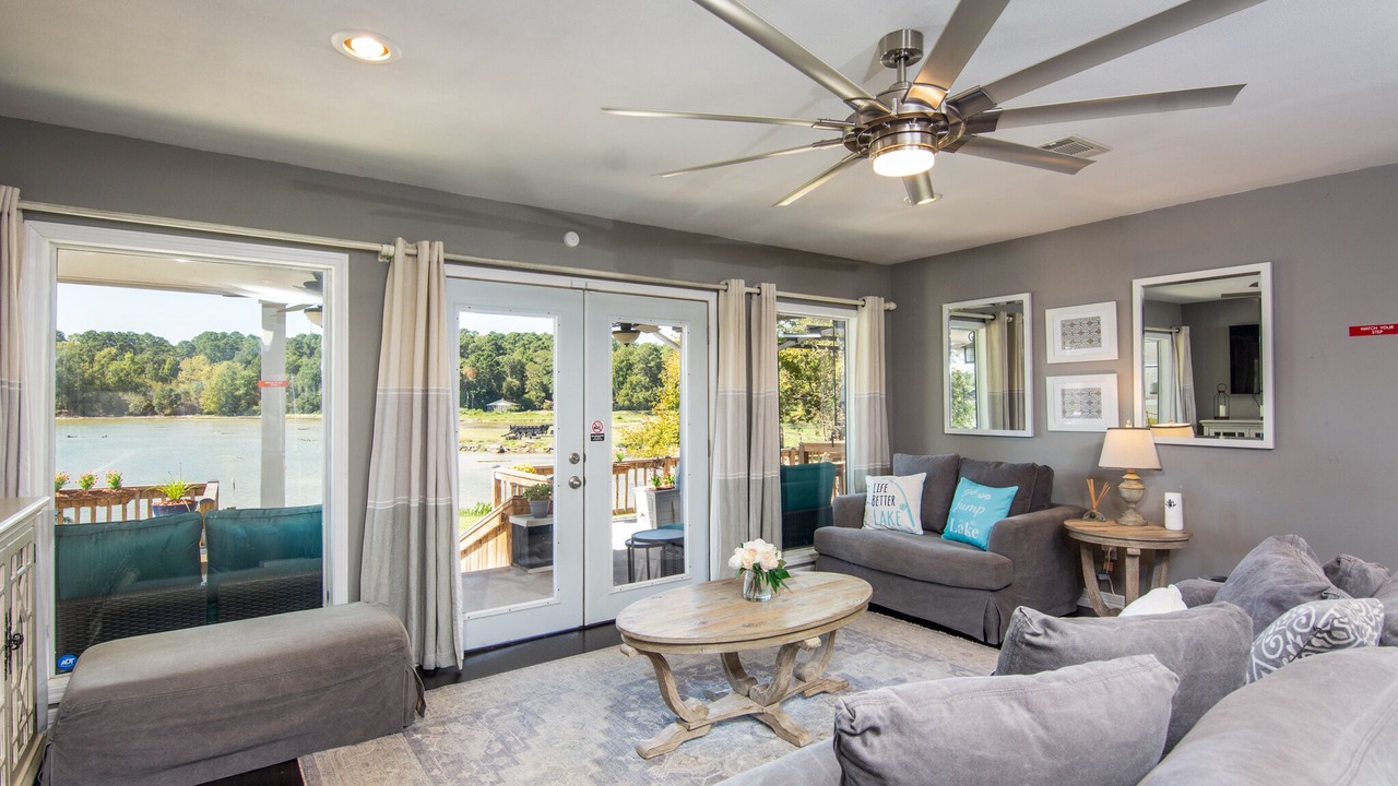Photo of Livingroom in Pointblank