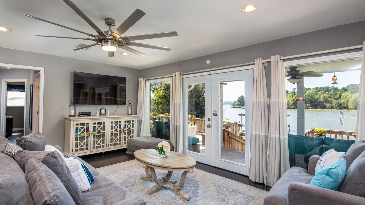 Photo of Livingroom in Pointblank
