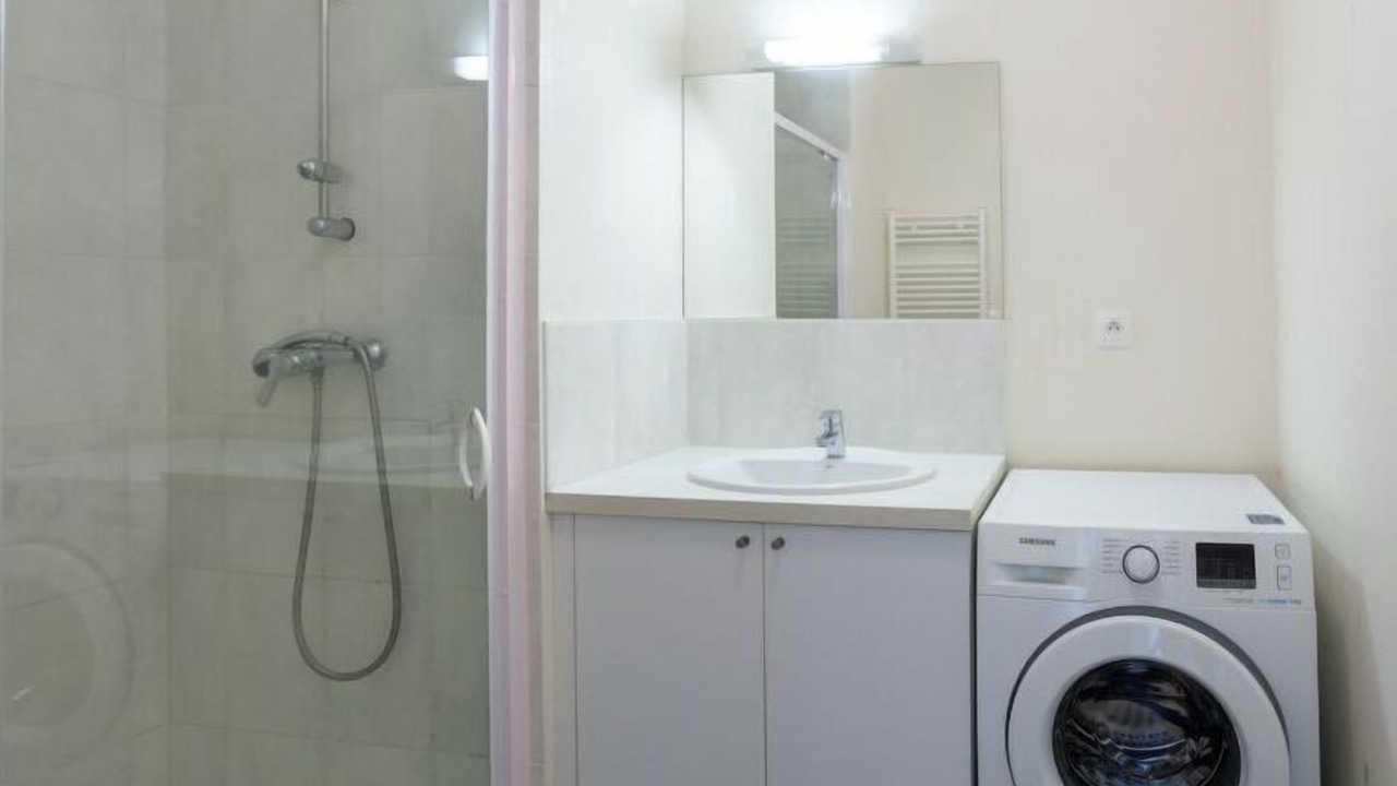 Photo of Bathroom in La Madeleine-Bellevue