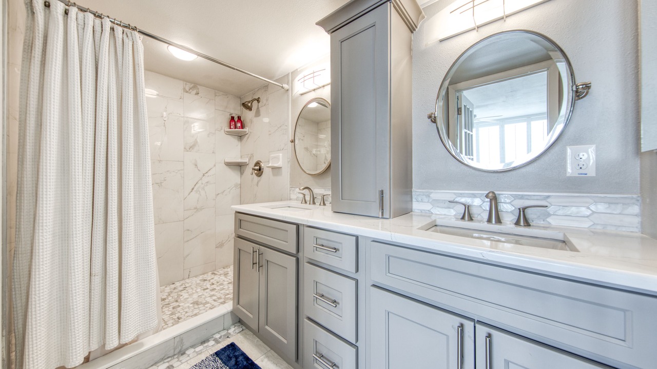 Photo of Bathroom in Bayway Isles