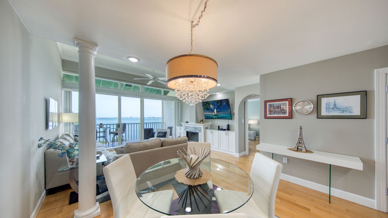 Photo of Livingroom in Bayway Isles