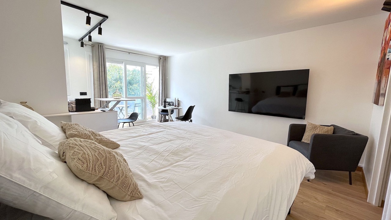 Photo of Bedroom in Republique–Point-du-Jour
