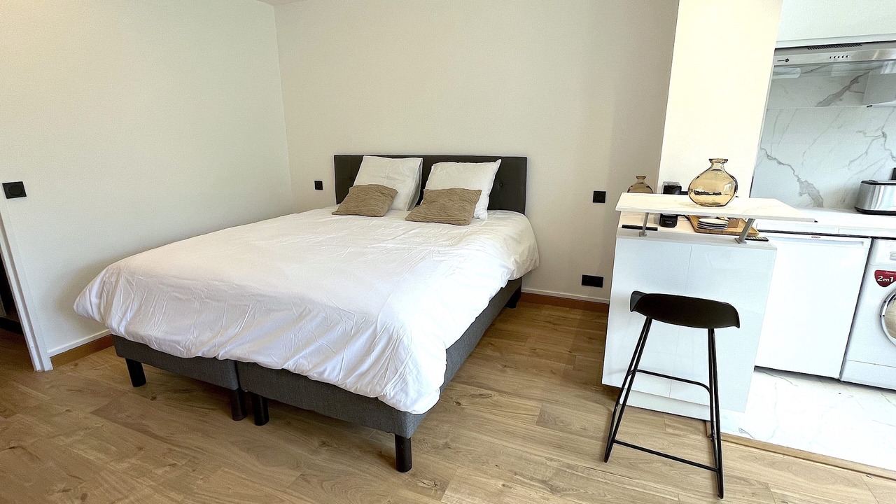 Photo of Bedroom in Republique–Point-du-Jour