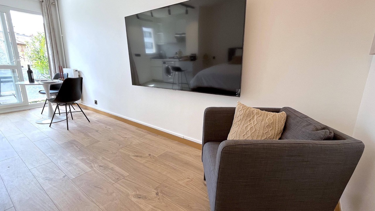 Photo of Livingroom in Republique–Point-du-Jour
