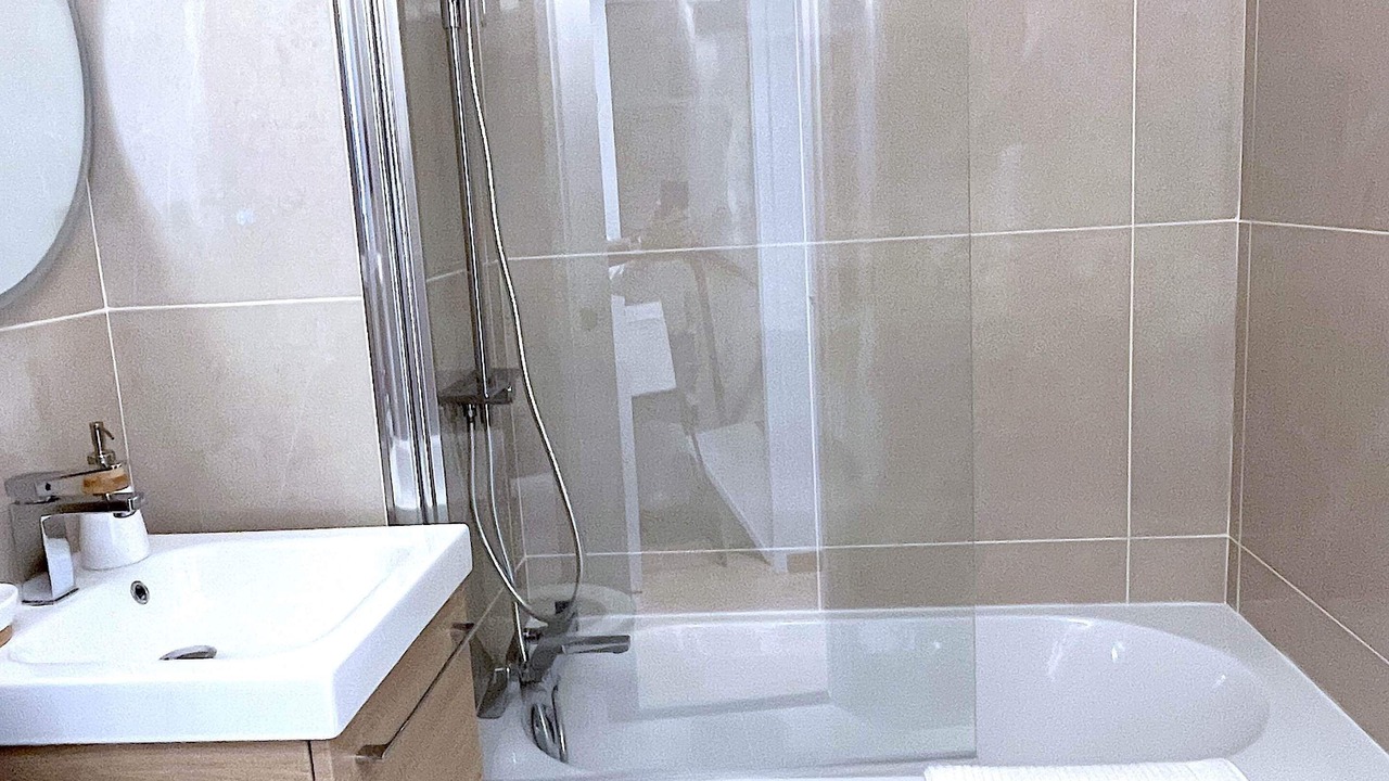 Photo of Bathroom in Republique–Point-du-Jour