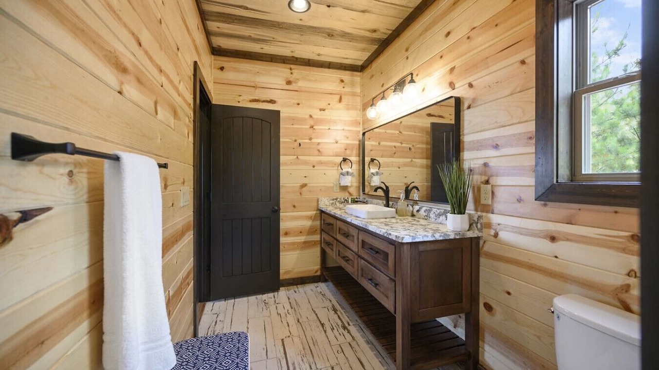 Photo of Bathroom in Broken Bow