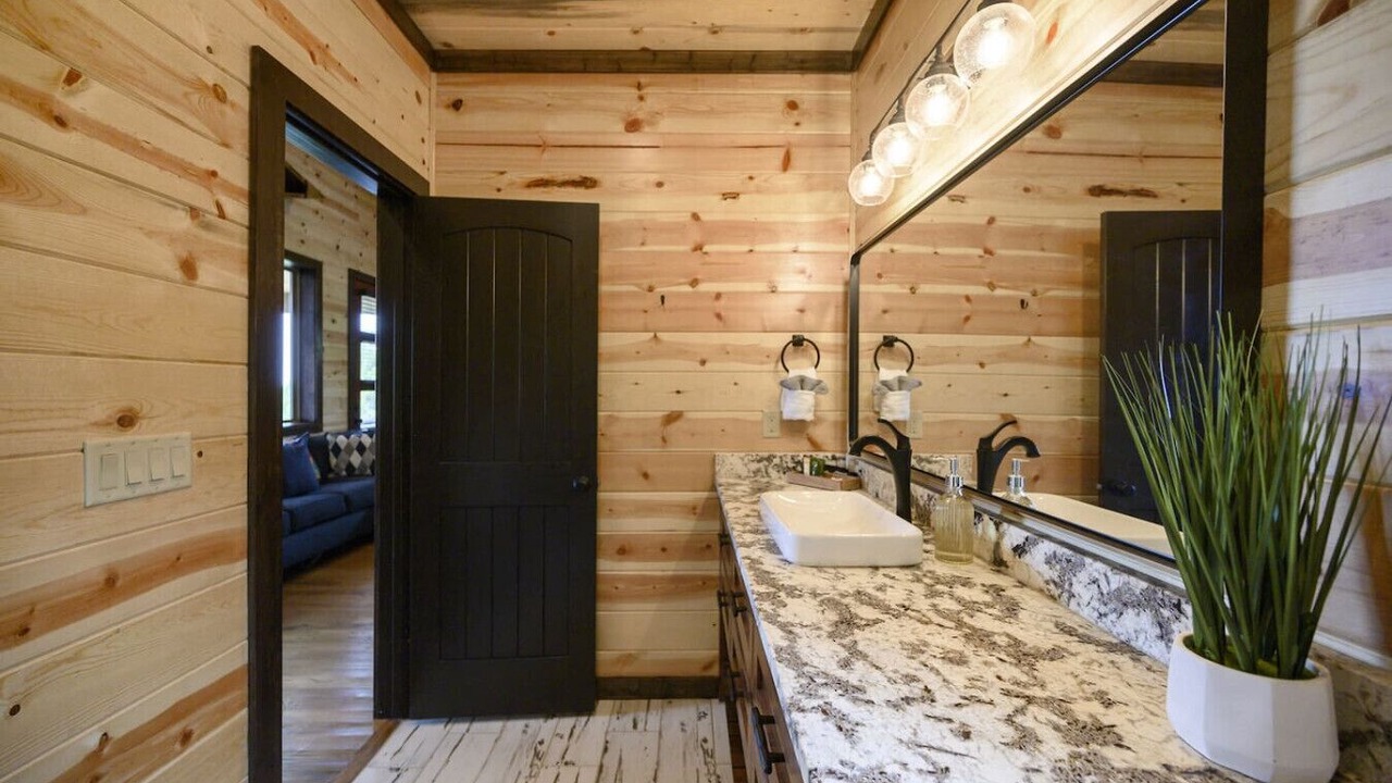 Photo of Bathroom in Broken Bow
