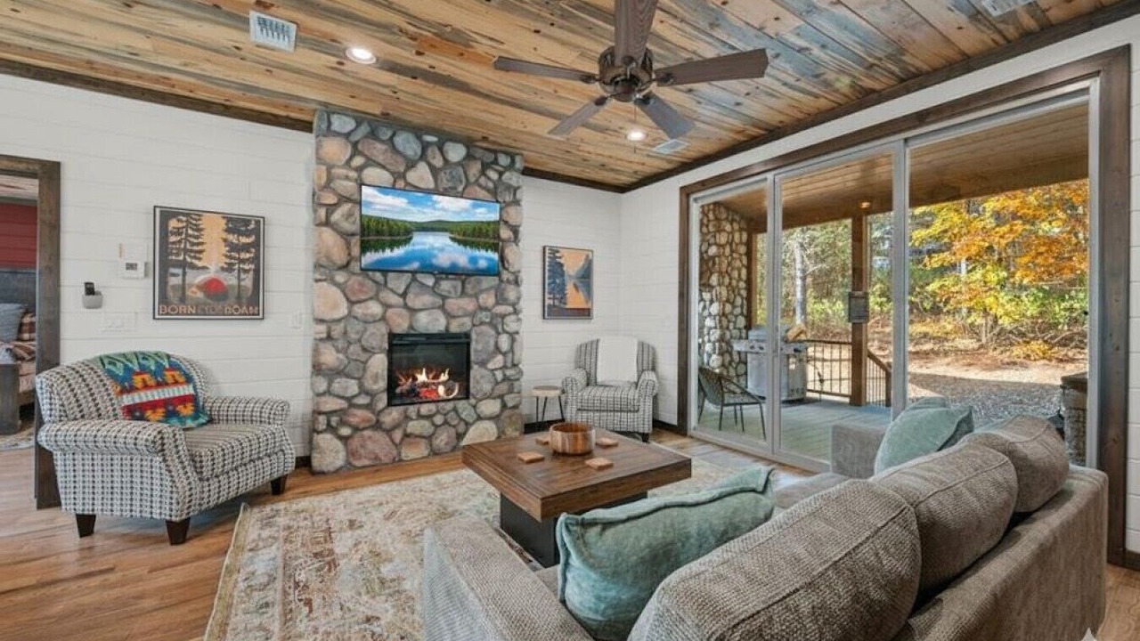 Photo of Livingroom in Broken Bow