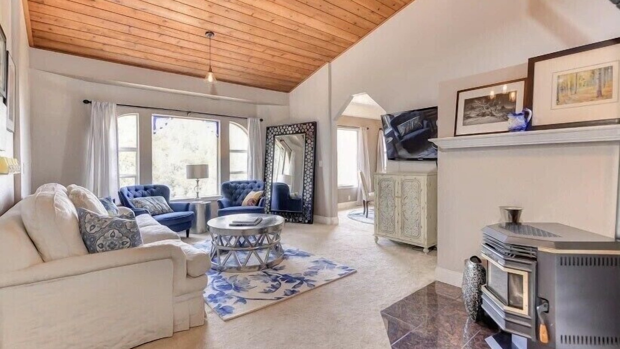Photo of Livingroom in Alta Sierra