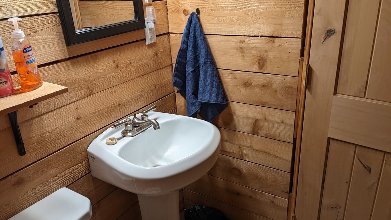 Photo of Bathroom in Telephone