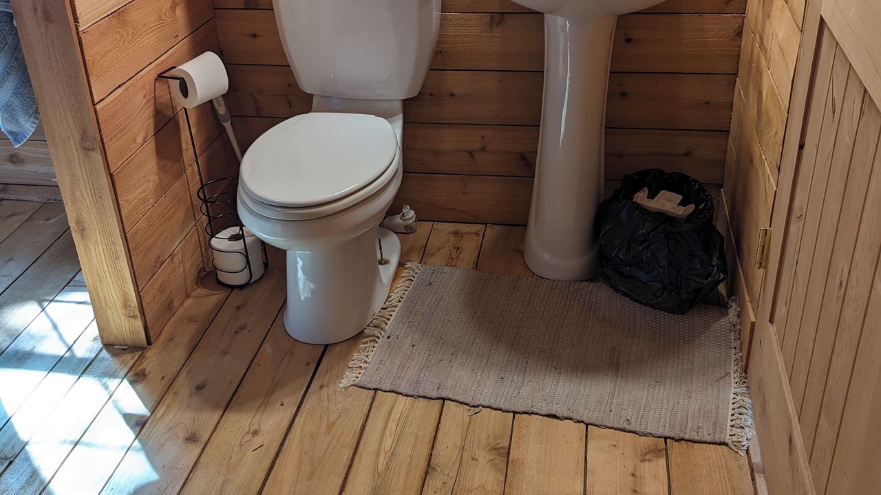 Photo of Bathroom in Telephone