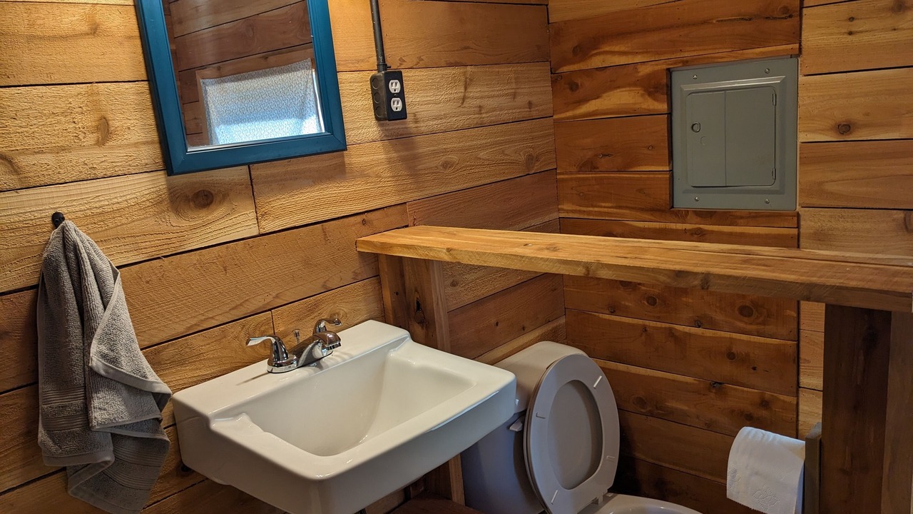 Photo of Bathroom in Telephone