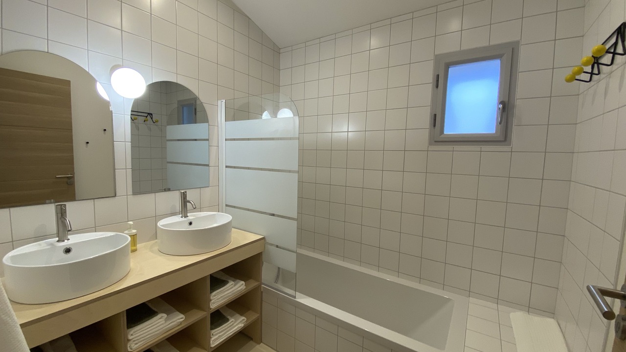 Photo of Bathroom in Les Landes-Genusson