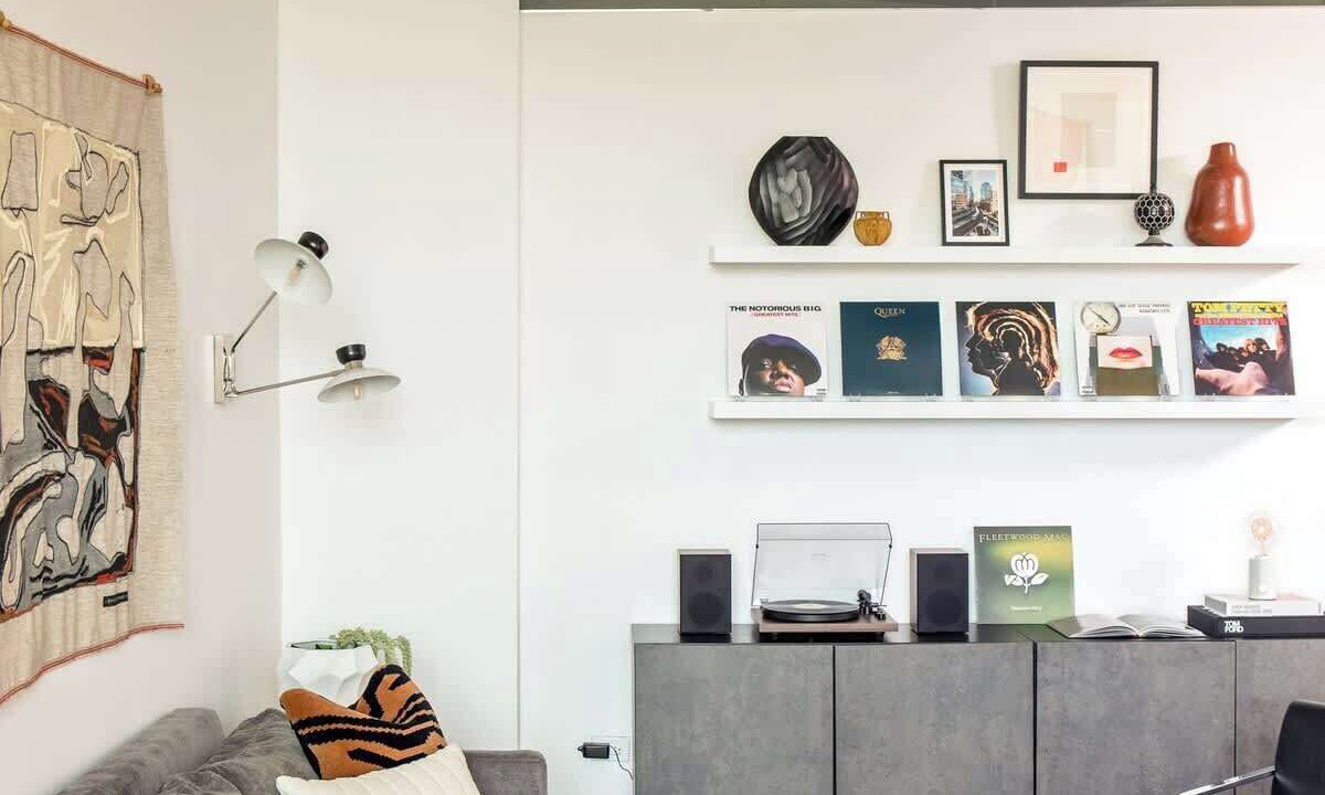 Photo of Livingroom in West Town