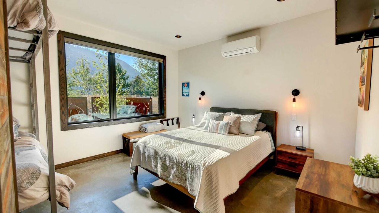 Photo of Bedroom in Mazama