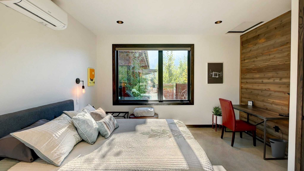 Photo of Bedroom in Mazama