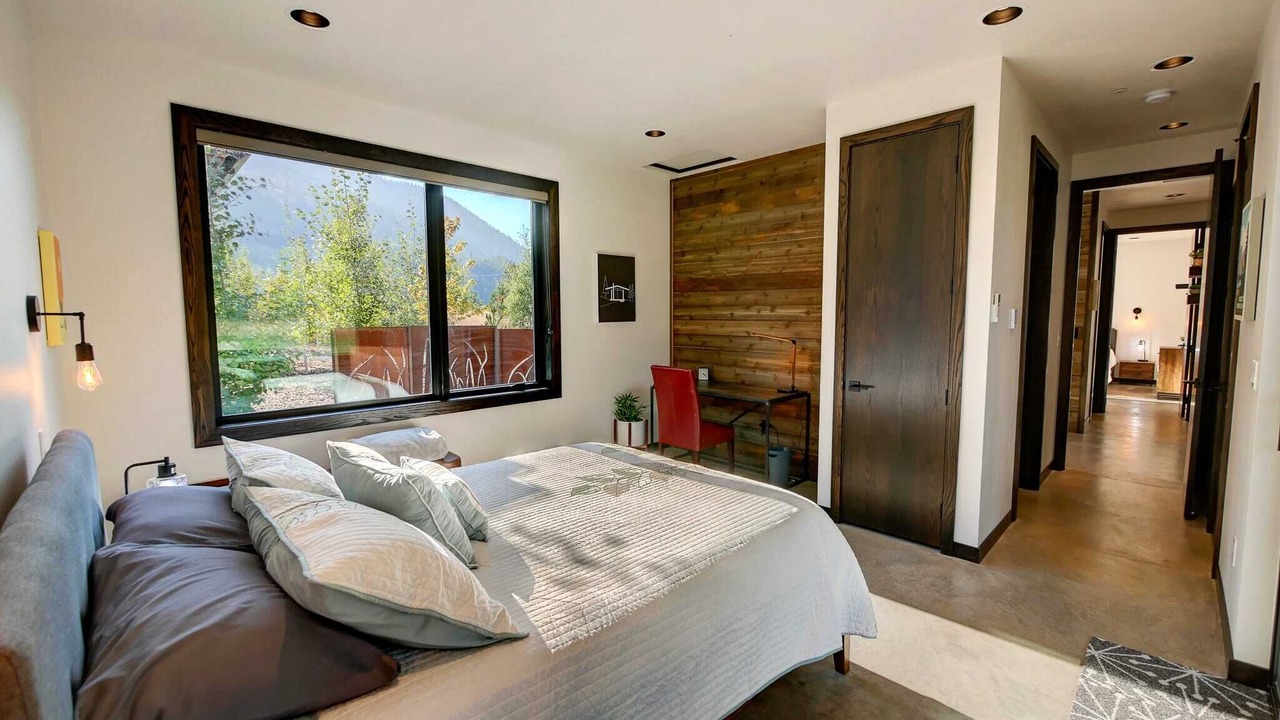 Photo of Bedroom in Mazama