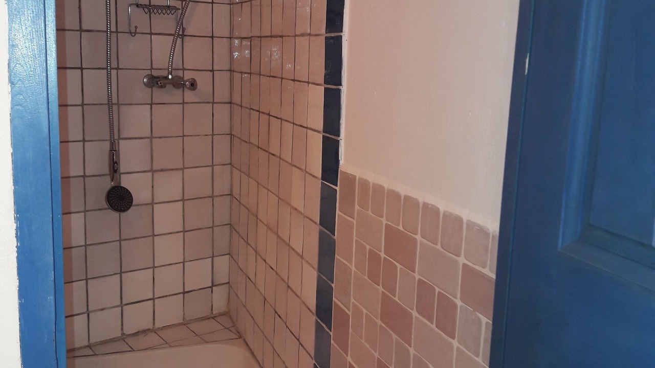 Photo of Bathroom in Ongles